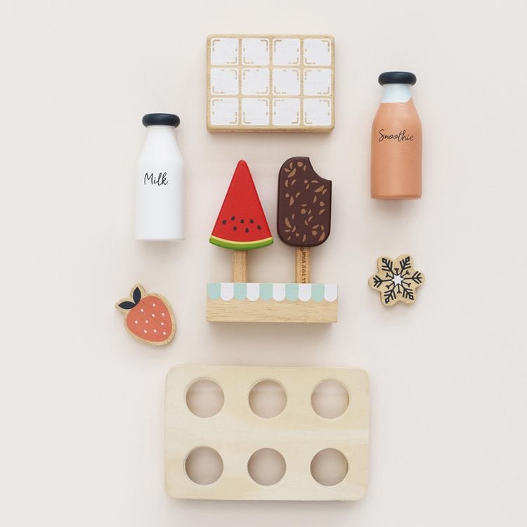 Kitchen Pretend Play Fridge & Freezer - FAO Schwarz